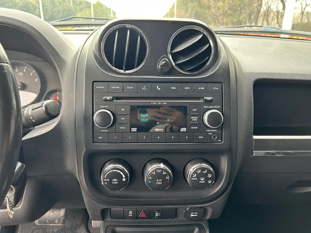 Jeep Compass 2012 — фото 11