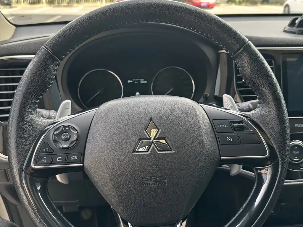 Mitsubishi Outlander 2022 — фото 10
