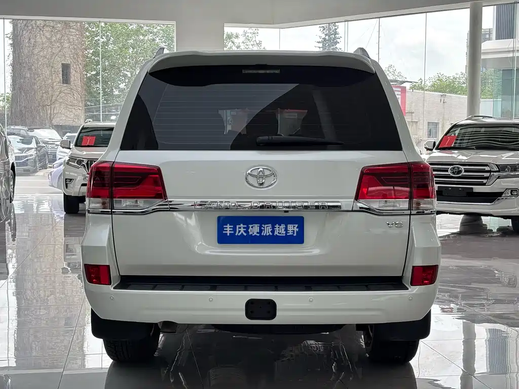Toyota Land Cruiser 2017 — фото 4