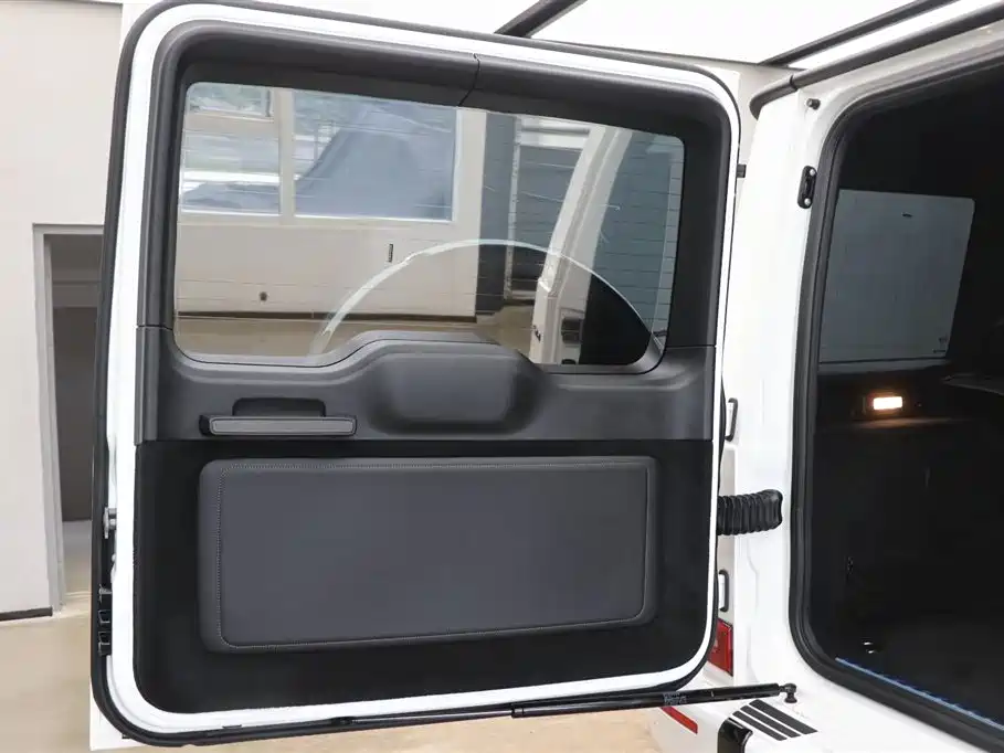 Mercedes-Benz G-Class 2023 — фото 35
