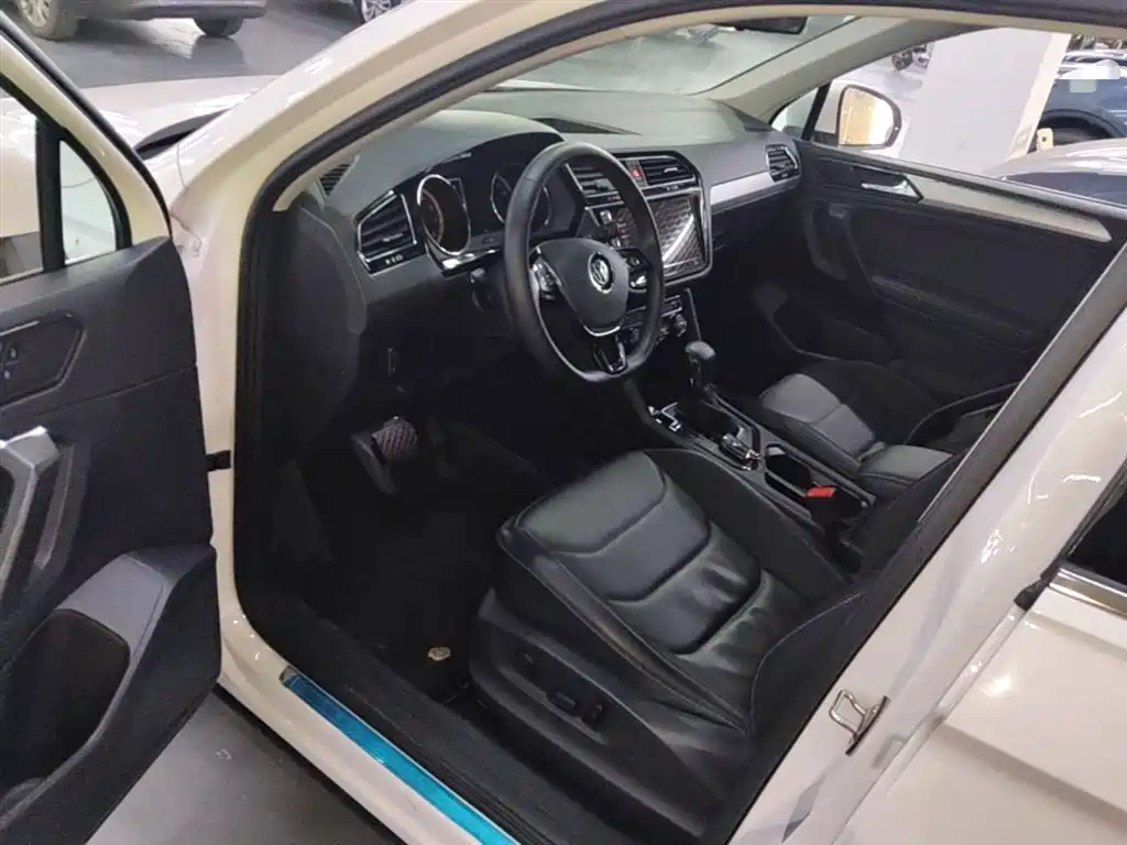 Volkswagen Tiguan L 2020 — фото 16