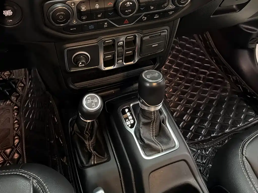 Jeep Wrangler New Energy 2021 — фото 14