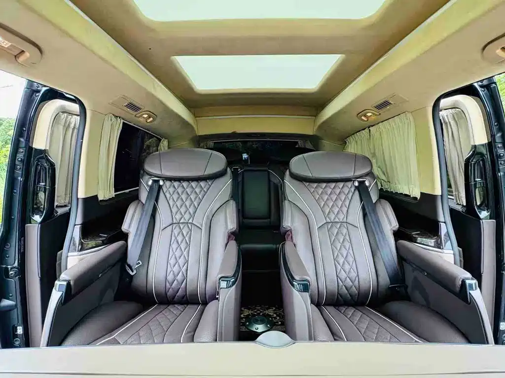 Mercedes-Benz V-Class 2018 — фото 14