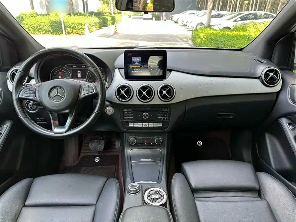 Mercedes-Benz B-Class 2017 — фото 11