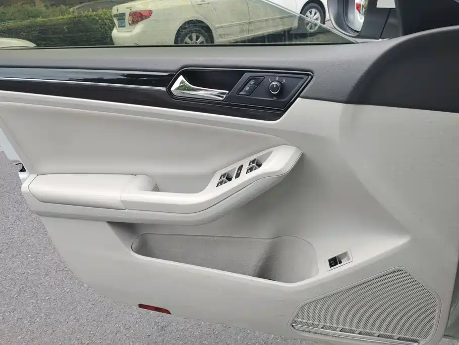 Volkswagen Sagitar 2015