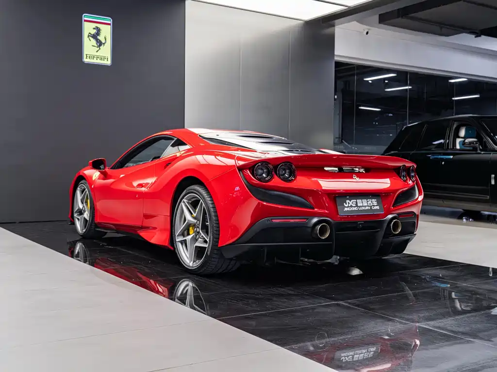 Ferrari F8 2021 — фото 14