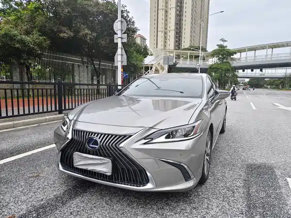 Lexus ES 2020