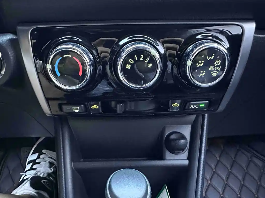 Toyota Yaris L 2022 — фото 15
