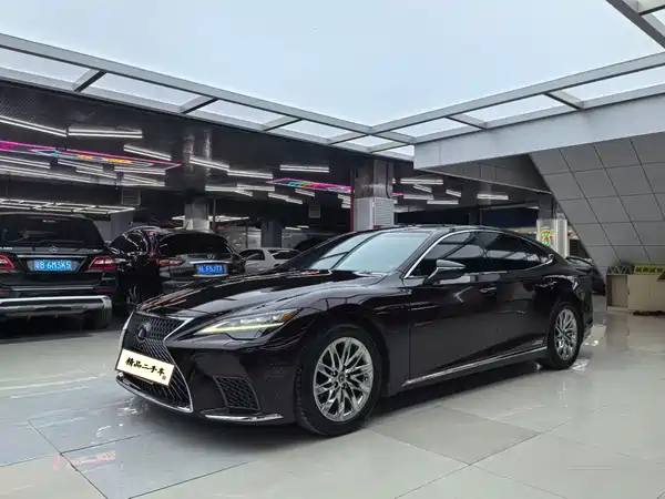 Lexus LS 2021