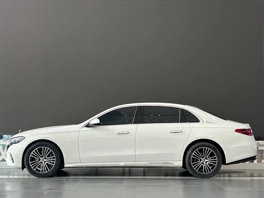 Mercedes-Benz E-Class 2024 — фото 3