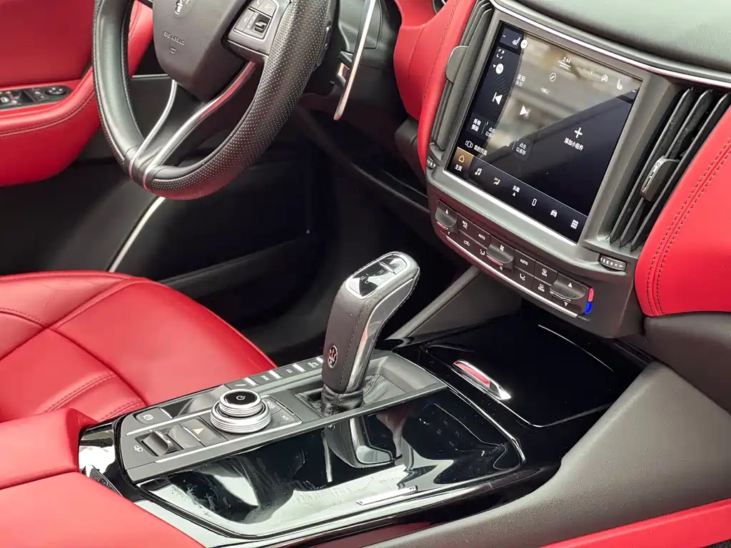 Maserati Levante 2023 — фото 13