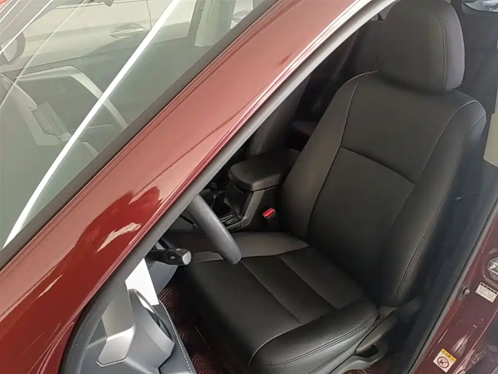 Toyota RAV4 2017 — фото 15