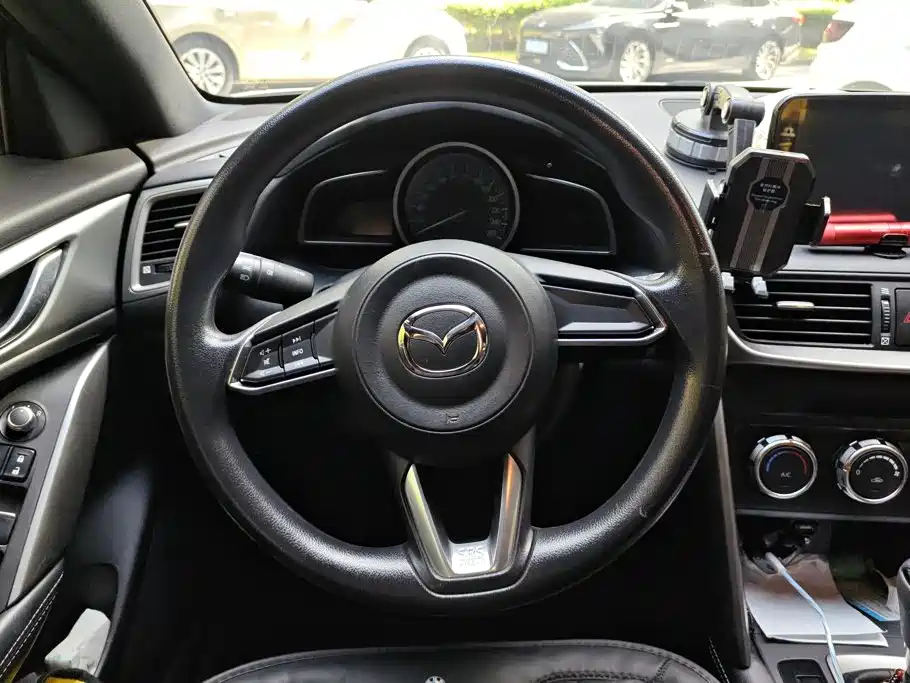 Mazda CX-4 2018 — фото 15