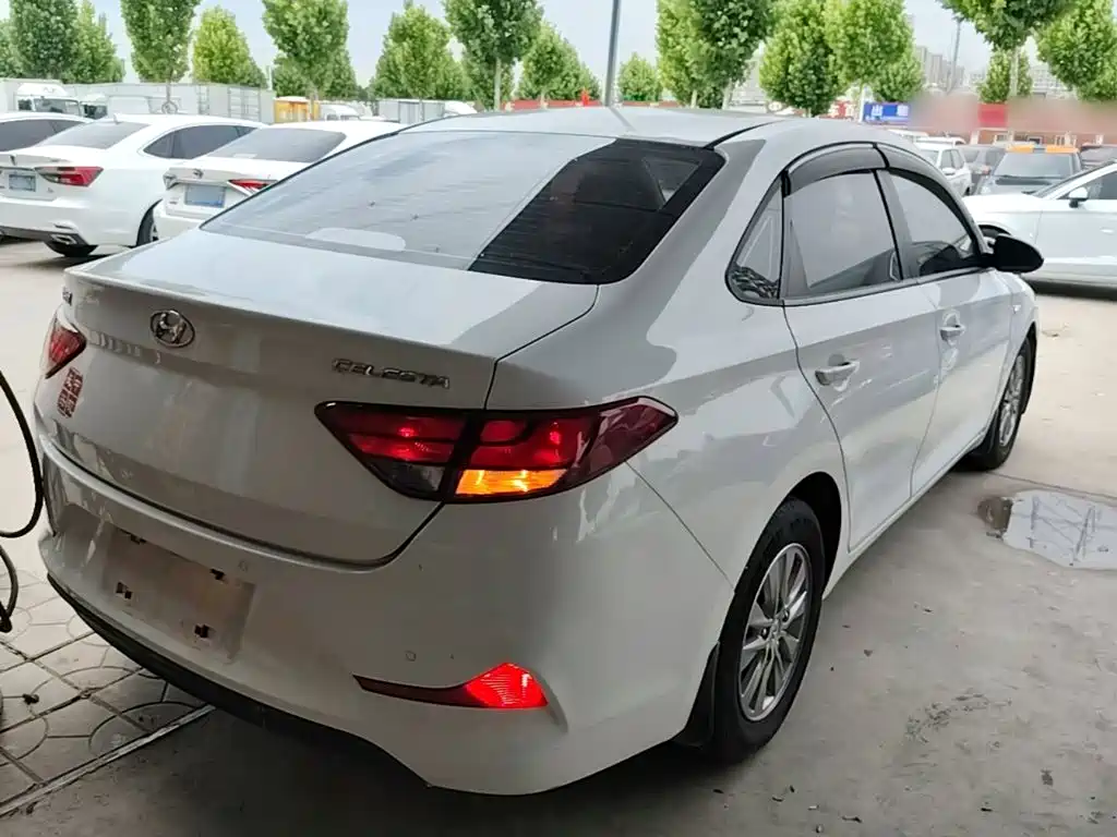 Hyundai Elantra 2017 — фото 7