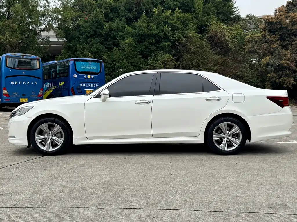 Toyota Crown 2015 — фото 6