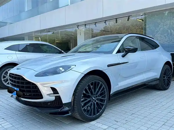 Aston Martin DBX 2023