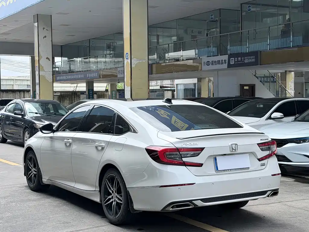 Honda Accord 2022 — фото 13