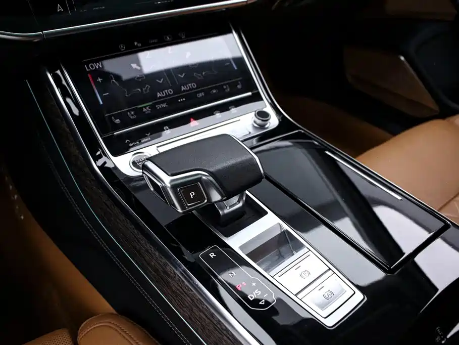 Audi A8 2024 — фото 9