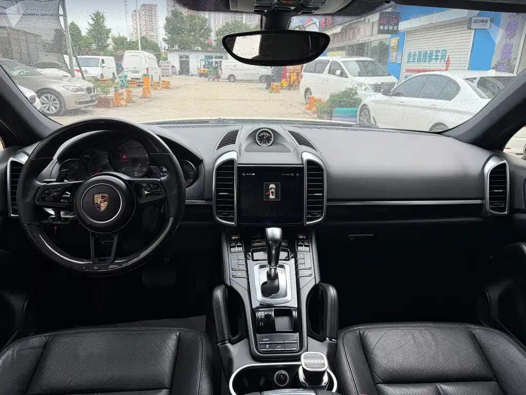 Porsche Cayenne 2017 — фото 12