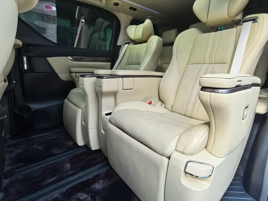 Toyota Alphard 2023 — фото 12