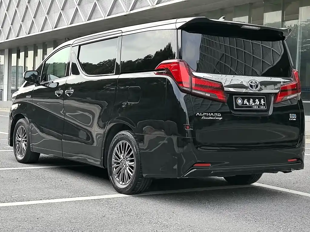 Toyota Alphard 2023 — фото 7