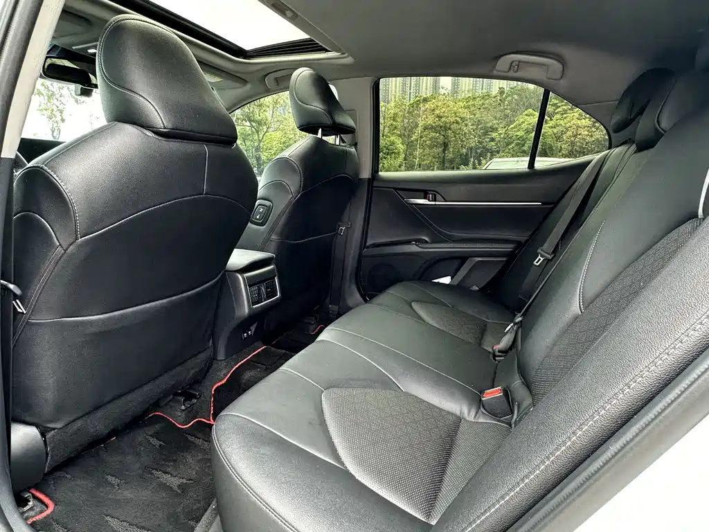 Toyota Camry 2022 — фото 10