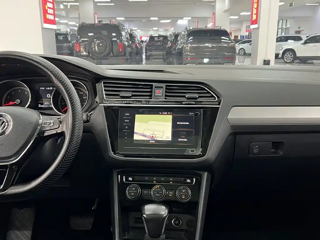 Volkswagen Tiguan L 2020 — фото 11