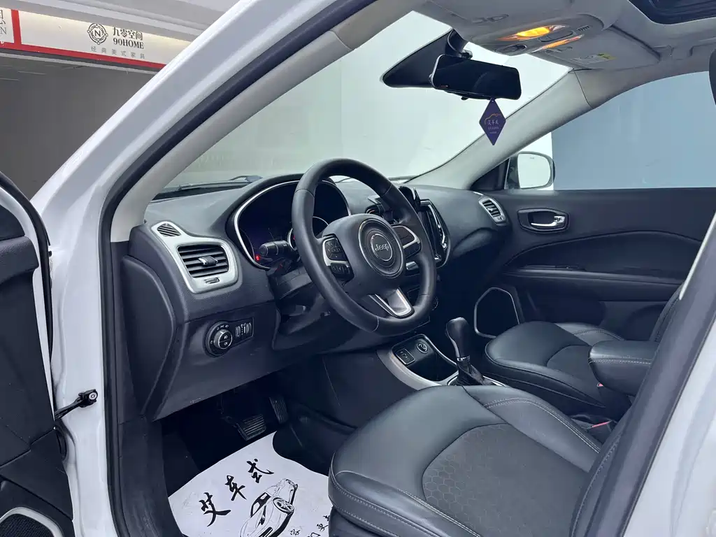 Jeep Compass 2018 — фото 4