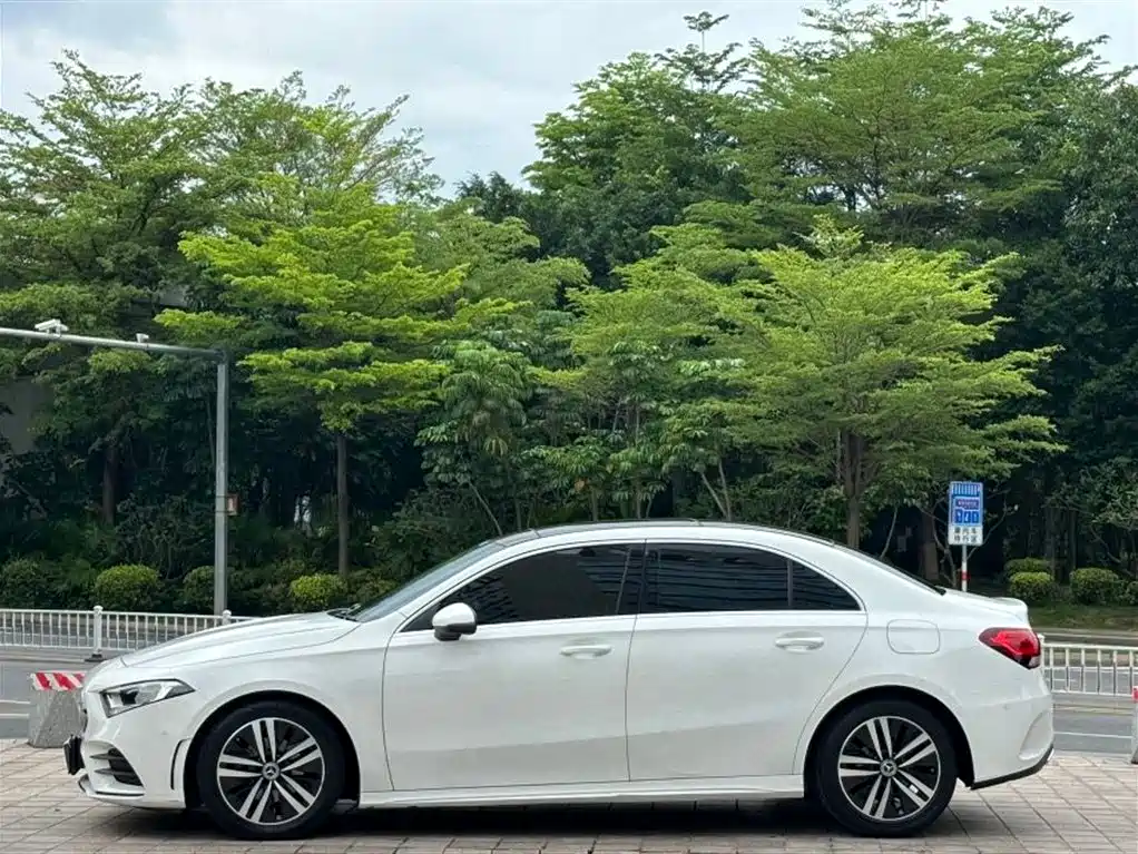Mercedes-Benz A-Class 2020 — фото 3