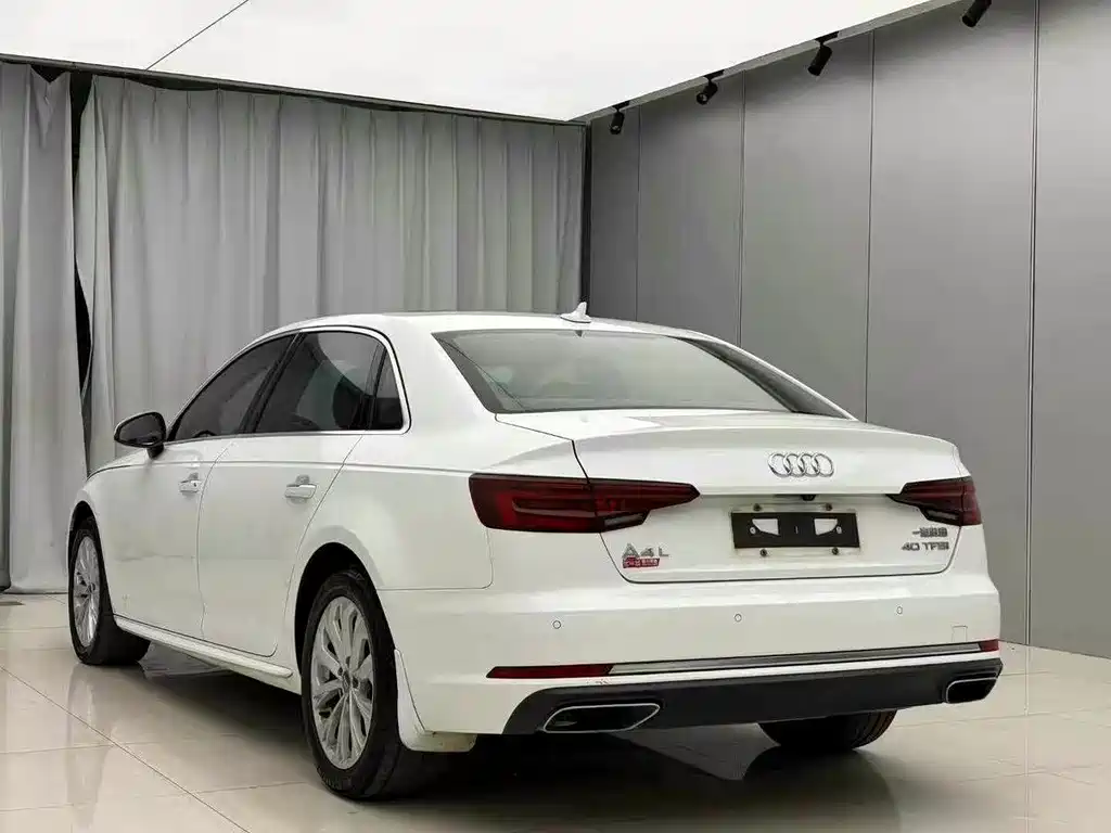 Audi A4L 2018 — фото 4