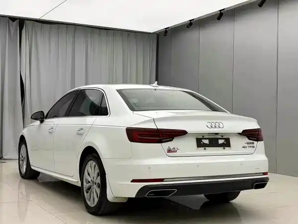 Audi A4L 2018