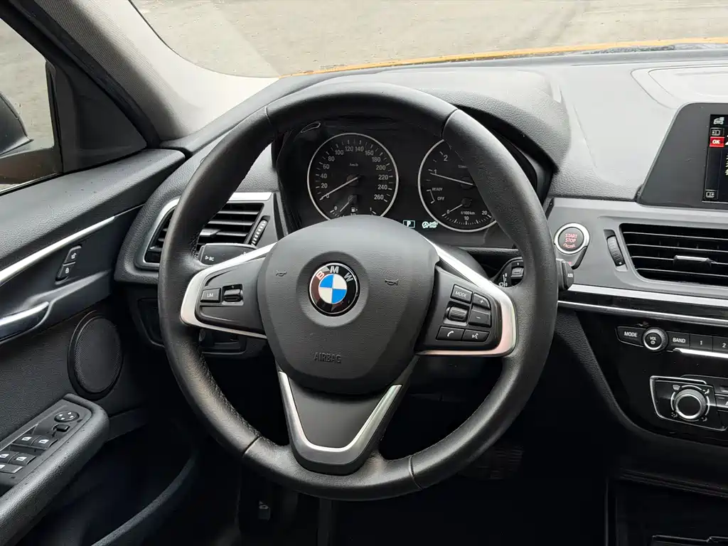 BMW 1 Series 2017 — фото 26