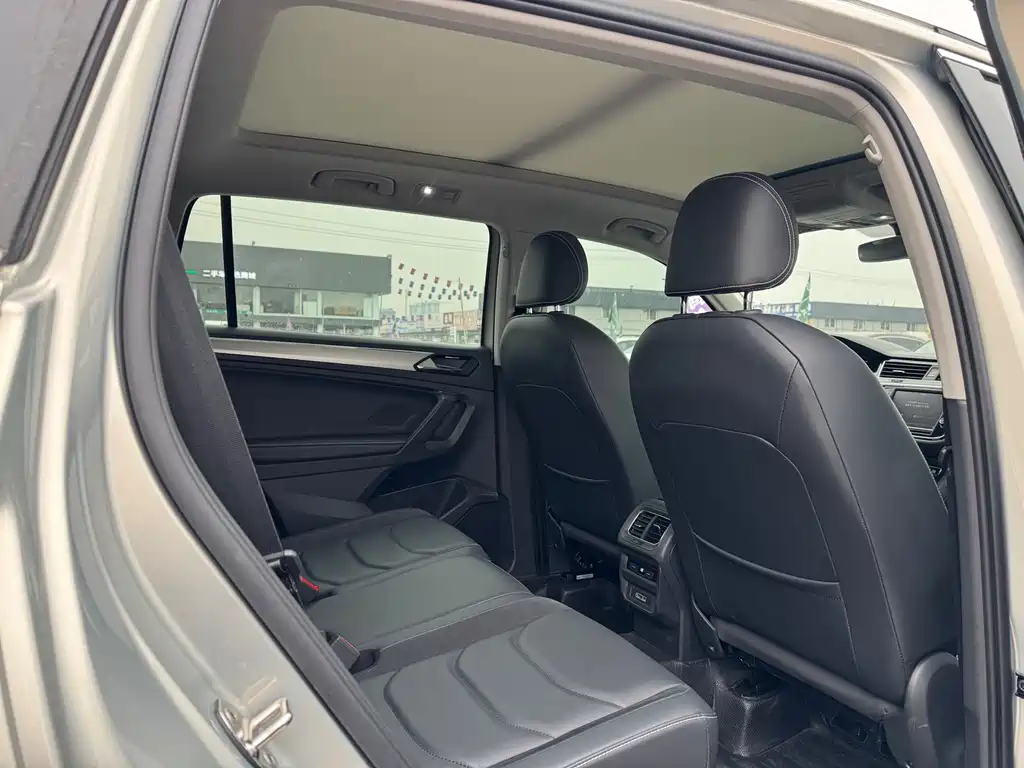 Volkswagen Tiguan L 2018 — фото 24