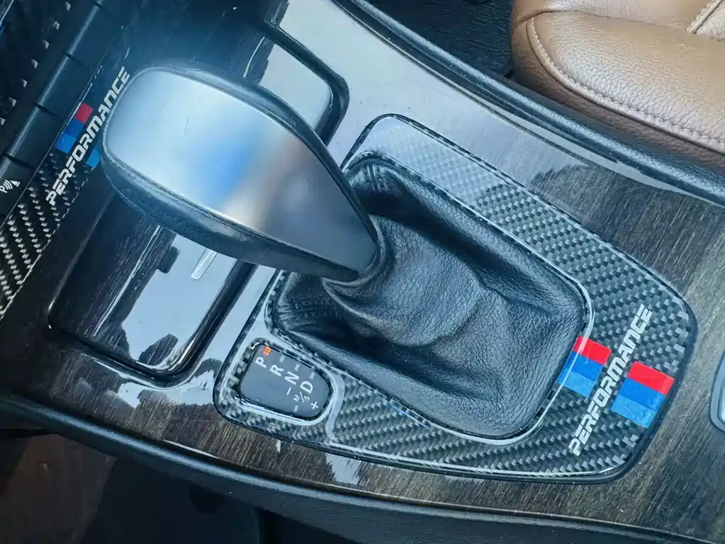 BMW 3 Series 2011 — фото 15