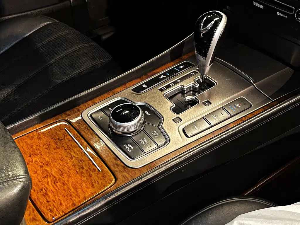 Hyundai Equus 2013 — фото 25