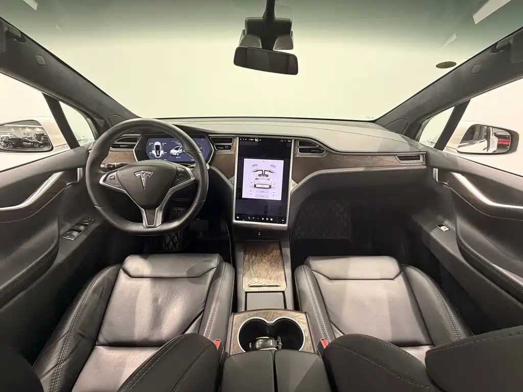 Tesla Model X 2018 — фото 7