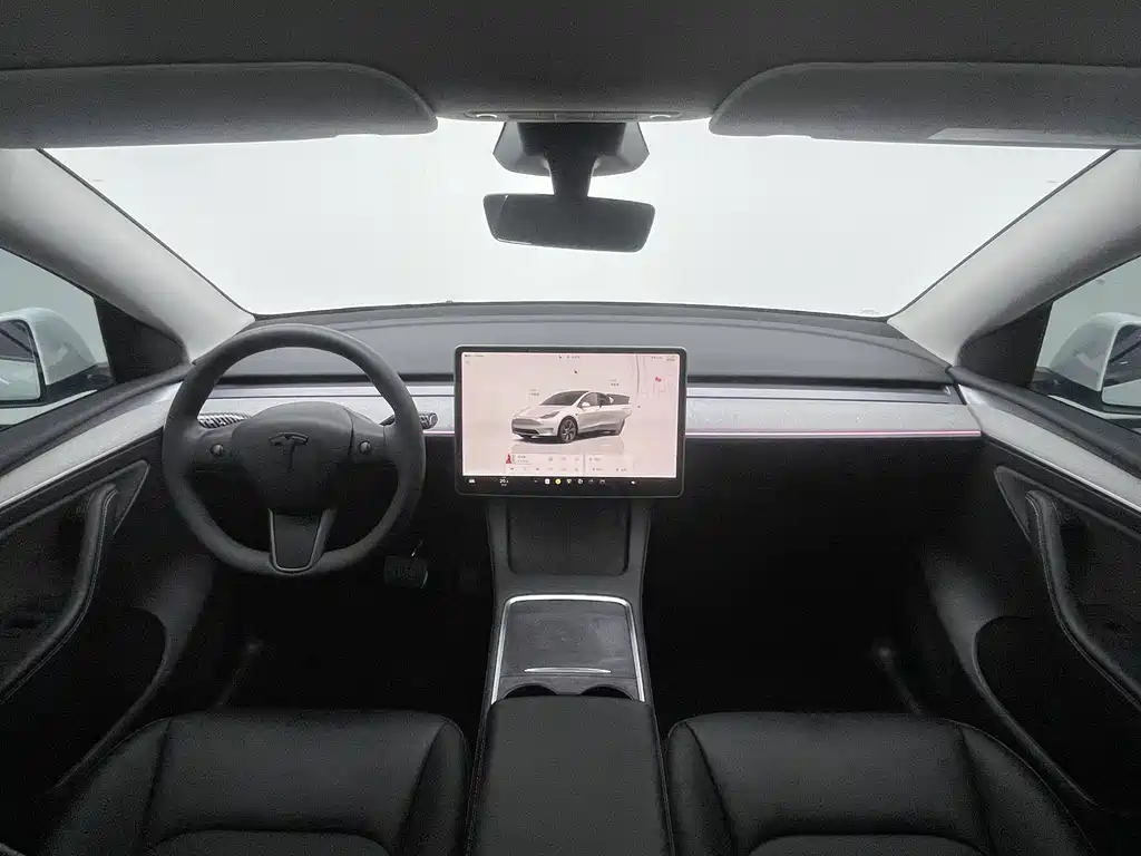 Tesla Model Y 2024 — фото 17