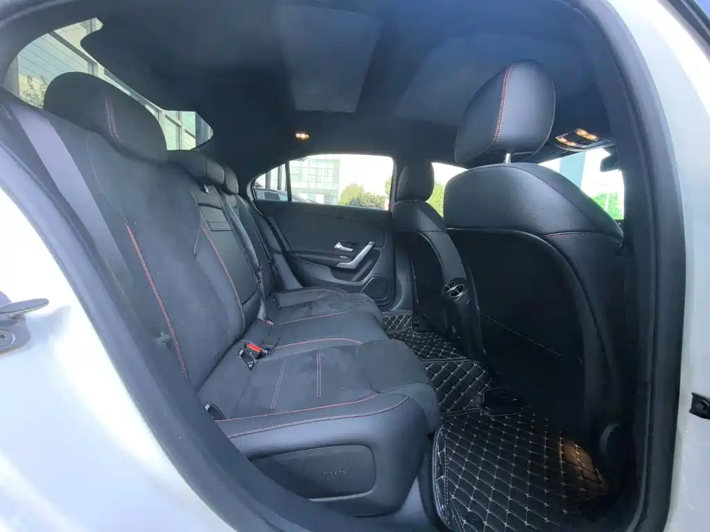 Mercedes-Benz A-Class 2024 — фото 13