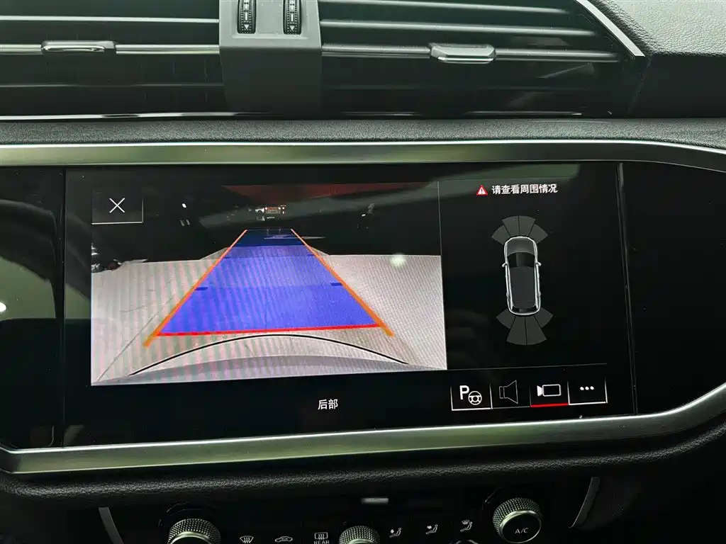 Audi Q3 2022 — фото 14