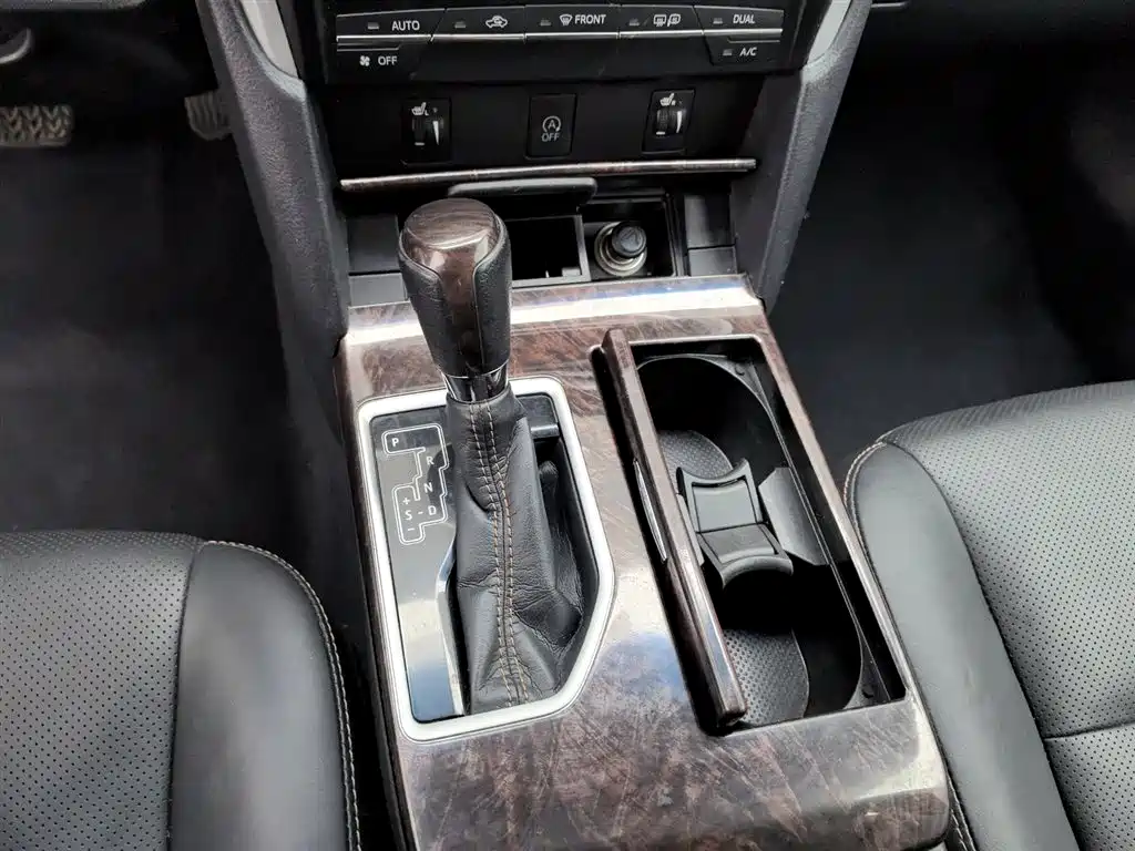 Toyota Camry 2017 — фото 13