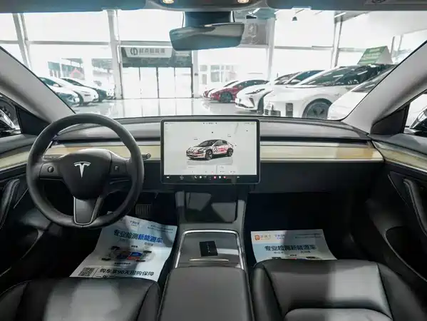 Tesla Model 3 2023