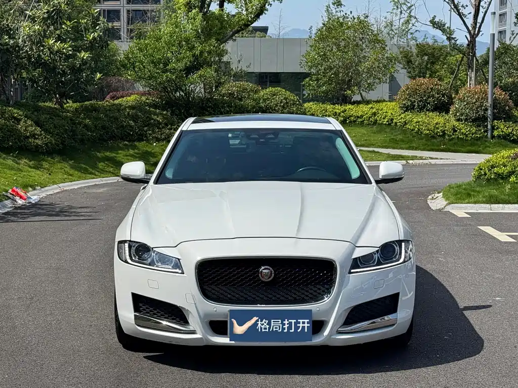 Jaguar XF 2016 — фото 1