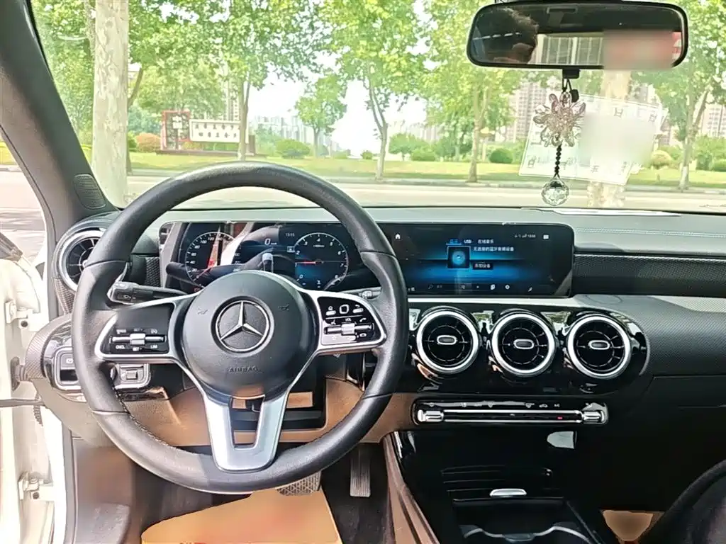 Mercedes-Benz A-Class 2022 — фото 10