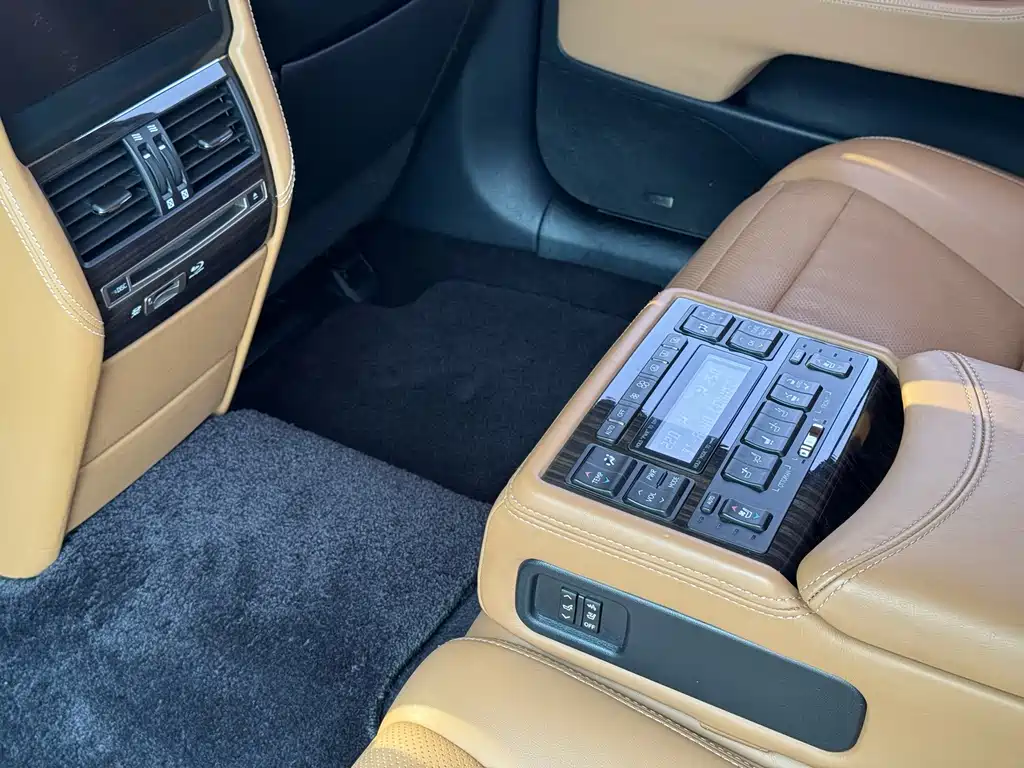 Lexus LS 2014 — фото 12