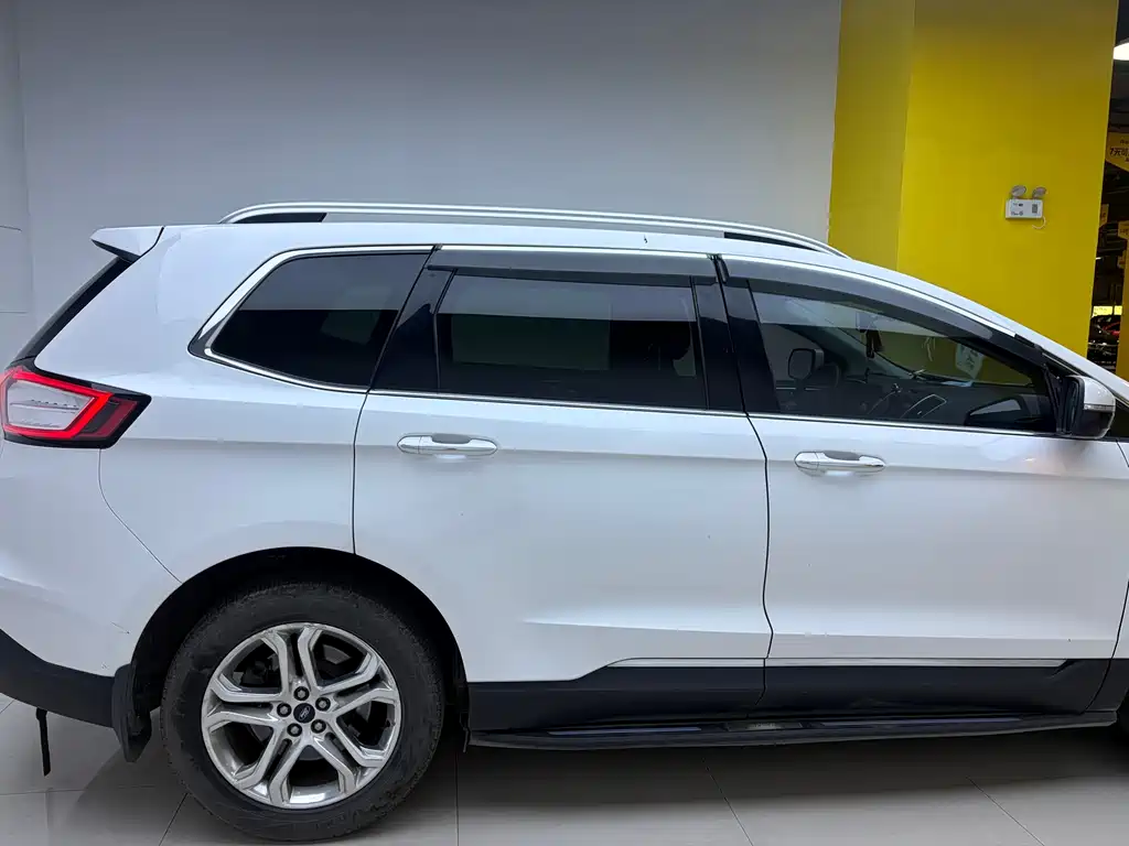 Ford Edge 2016 — фото 10