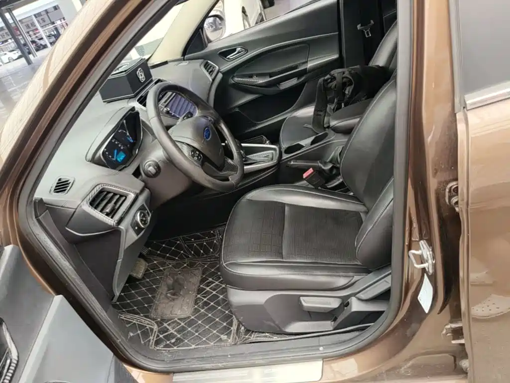 Ford Escort 2015 — фото 15