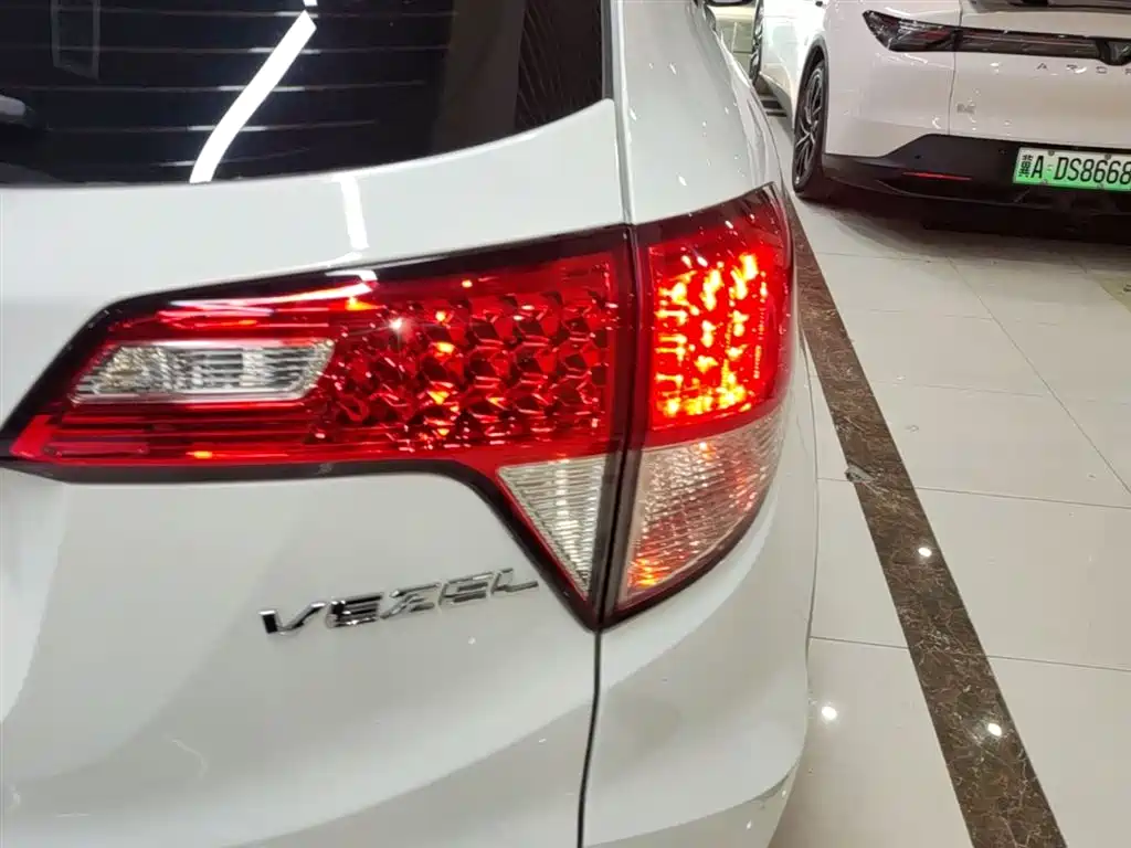 Honda Vezel 2020 — фото 8