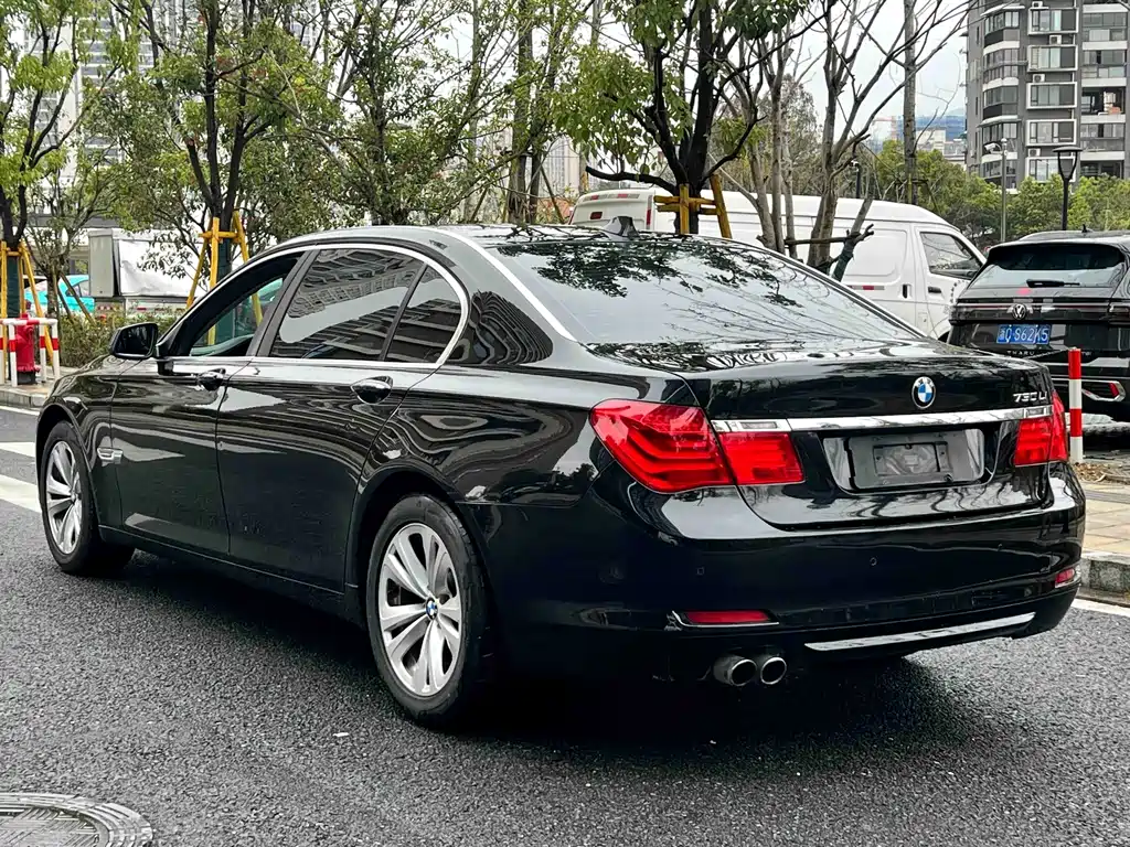 BMW 7 Series 2011 — фото 7