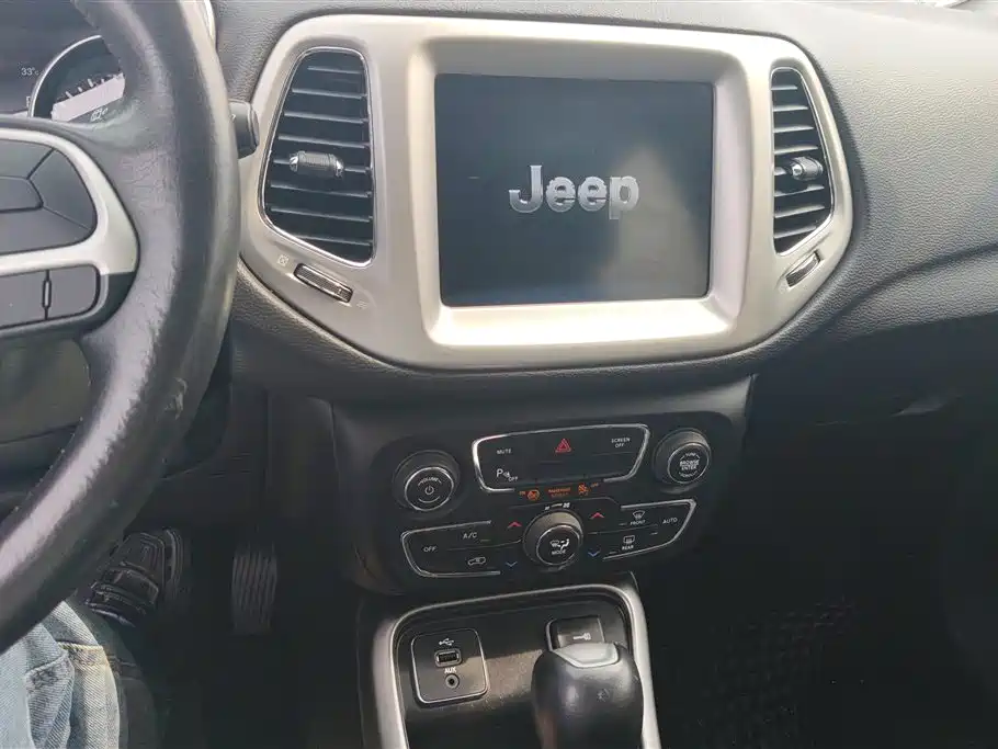 Jeep Compass 2019 — фото 12