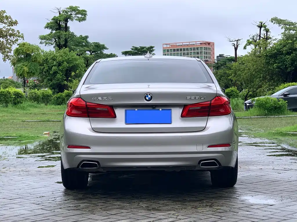 BMW 5 Series 2018 — фото 3